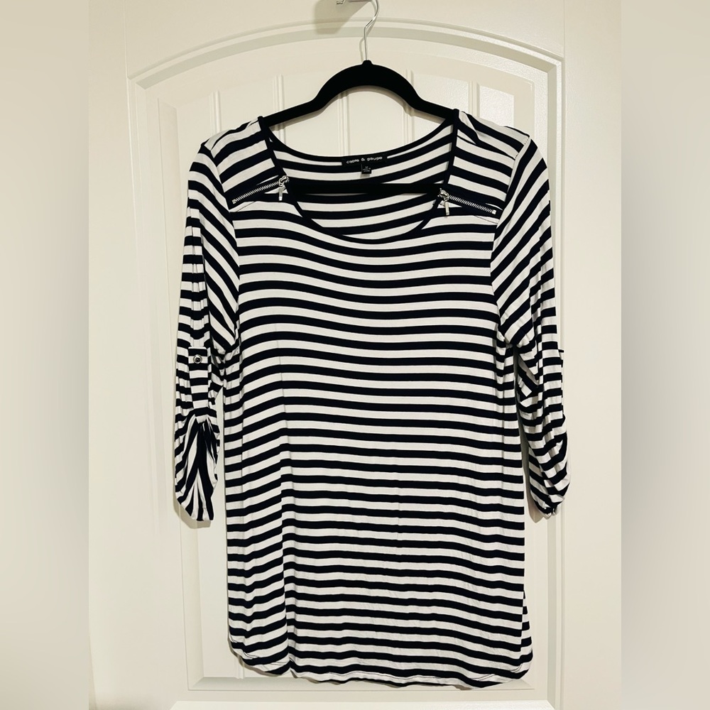 Boutique brand “Cable & Gauge” 3/4 length blouse. Size M
